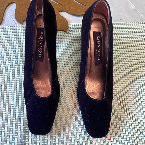 Karen Scott Blue Velvet pumps (narrow) - Picture 1 of 5